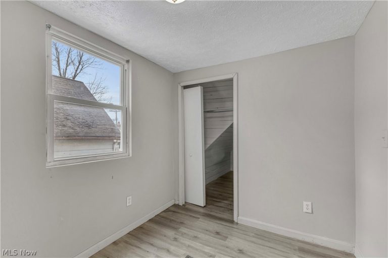 3305 Roanoke Avenue, Cleveland, OH - Photo 6