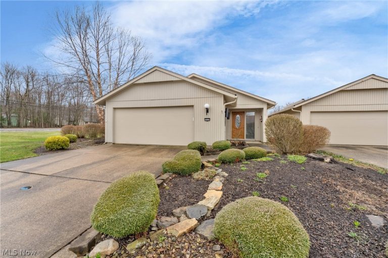 22137 Meadownorth Court, Strongsville, OH - Photo 3