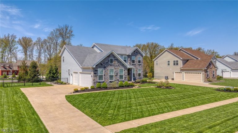 2262 Norton Place, Avon, OH - Photo 2