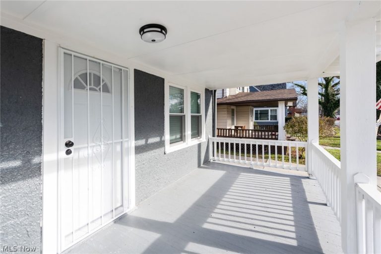 15401 Macauley Avenue, Cleveland, OH - Photo 2