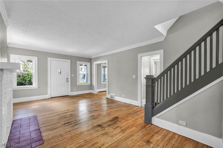 921 Helmsdale Road, Cleveland Heights, OH - Photo 6
