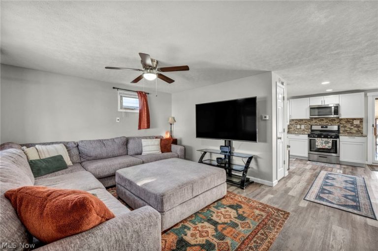 6386 Sandfield Drive, Brook Park, OH - Photo 3