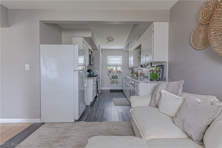 835 Larkridge Avenue, Boardman, OH - Photo 8