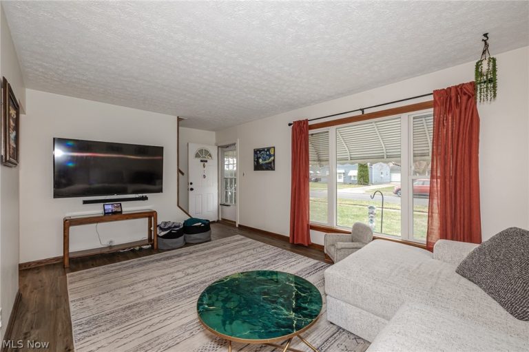 26901 Farringdon Avenue, Euclid, OH - Photo 6