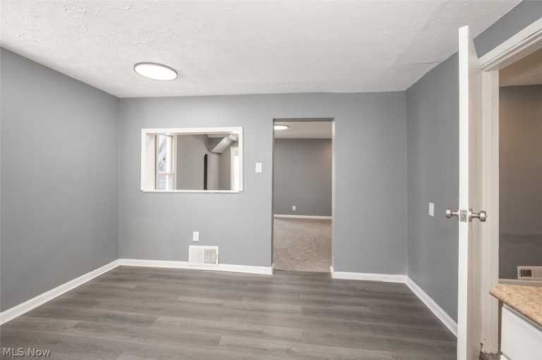 7815 Jeffries Avenue, Cleveland, OH - Photo 8