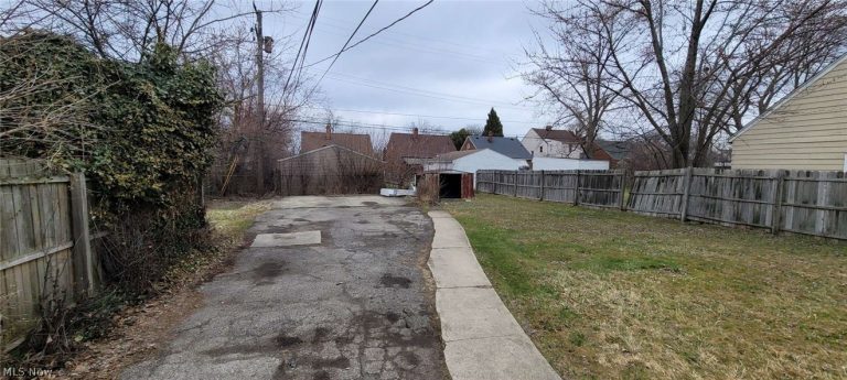 4017 Eastway Road, South Euclid, OH - Photo 3