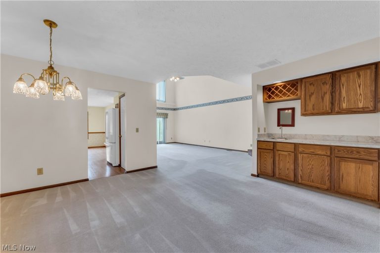 120 Ambleside Way, Amherst, OH - Photo 5