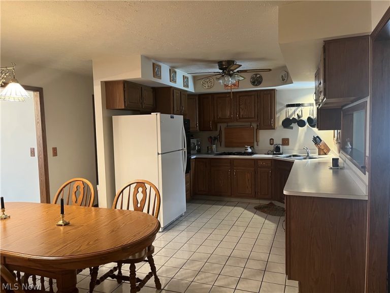 17615 Alexander Road, Walton Hills, OH - Photo 3
