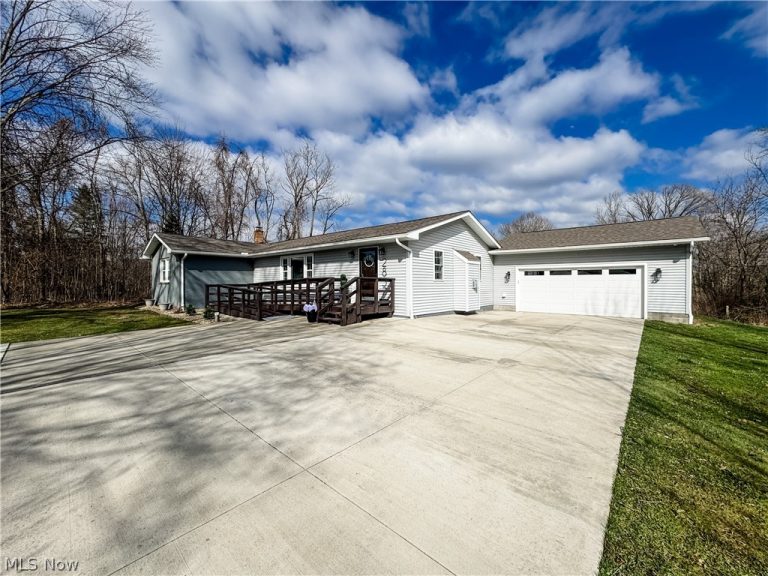 2857 Maco Drive, Norton, OH - Photo 3