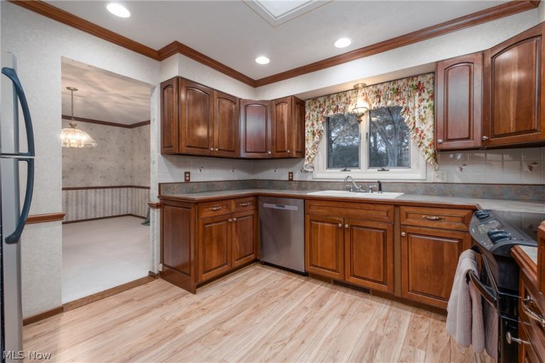 4720 Strouble Drive, Canton, OH - Photo 6