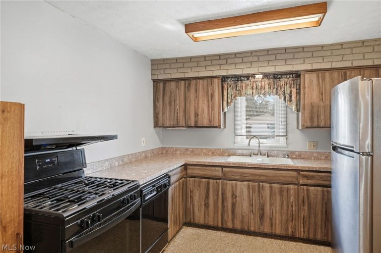 2860 Hudson Drive, Cuyahoga Falls, OH - Photo 6