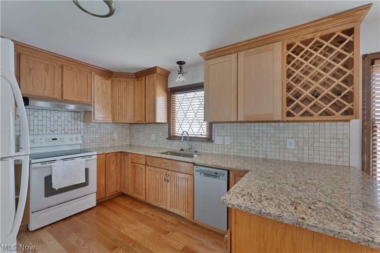 190 Struthers Liberty Road, Campbell, OH - Photo 3