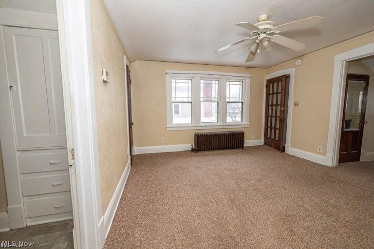 3114 Neosho Road #up, Youngstown, OH - Photo 2