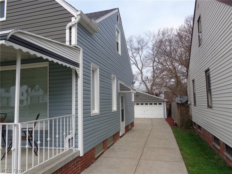 2506 Torrington Avenue, Parma, OH - Photo 4