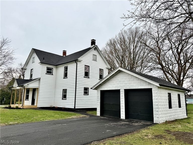 559 Jackson Street, Hubbard, OH - Photo 2