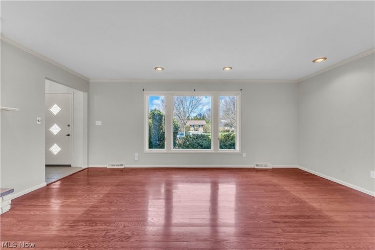 25106 Hazelmere Road, Beachwood, OH - Photo 3