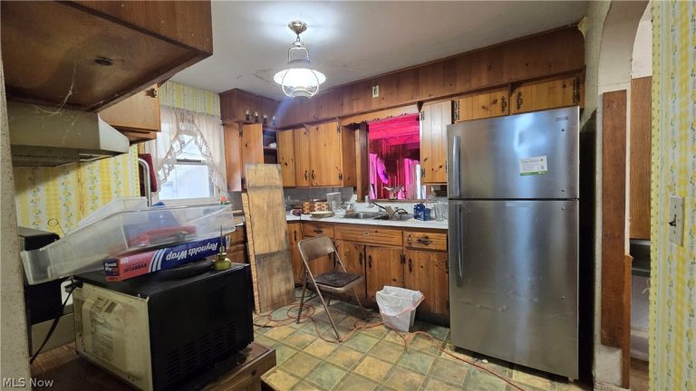 237 Turner Road, Youngstown, OH - Photo 8