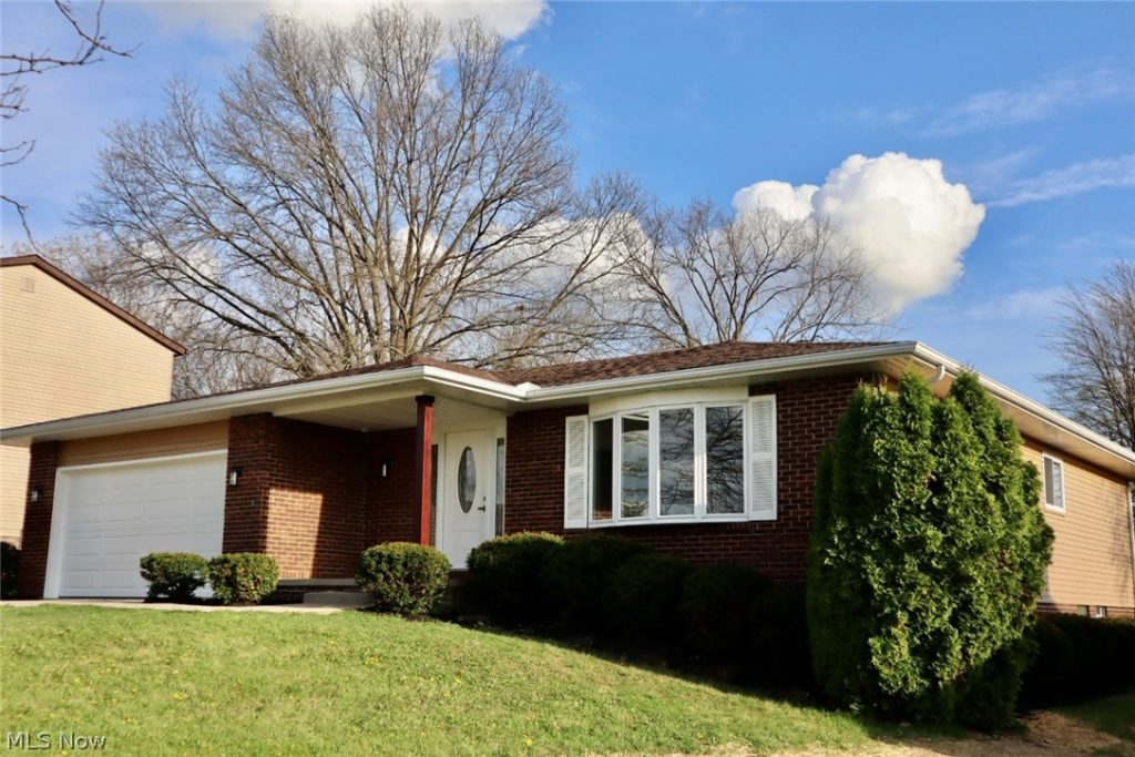 4631 Coral Gables Drive, Parma, OH