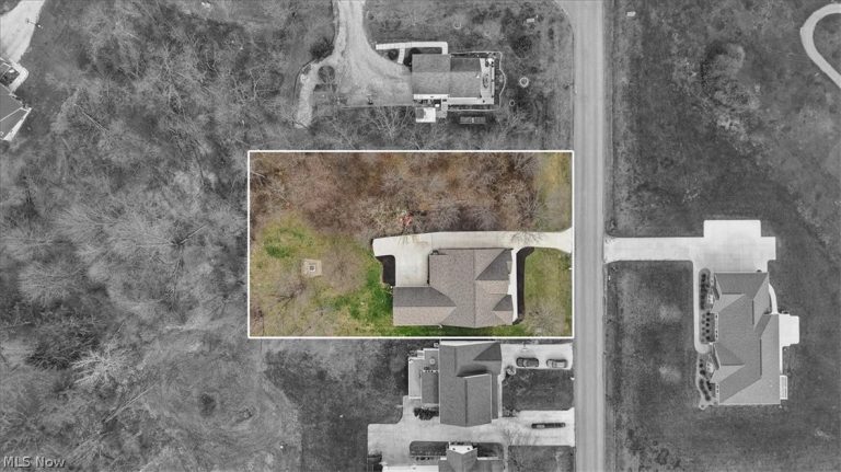 789 Country Club Drive, Howard, OH - Photo 2