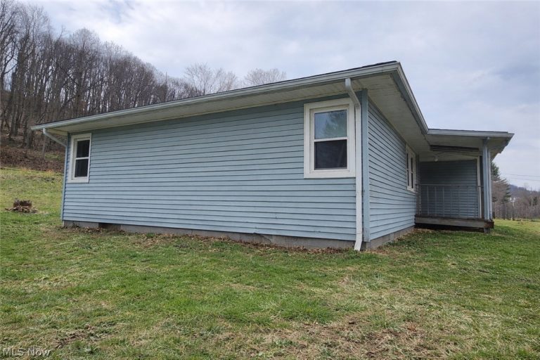 6869 Wardell Hollow Road, Uhrichsville, OH - Photo 3