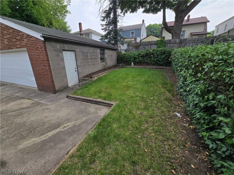 1043 Oakland Avenue, Akron, OH - Photo 4