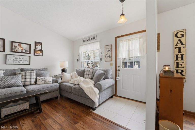 5206 University Drive, Geneva, OH - Photo 2