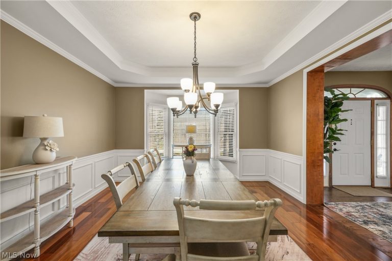 11779 Derbyshire Lane, Chagrin Falls, OH - Photo 5