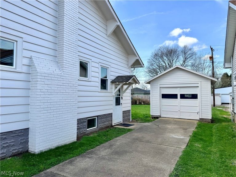 486 Mckinley Avenue, Newcomerstown, OH - Photo 2