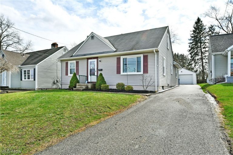 135 Clingan Street, Hubbard, OH - Photo 3