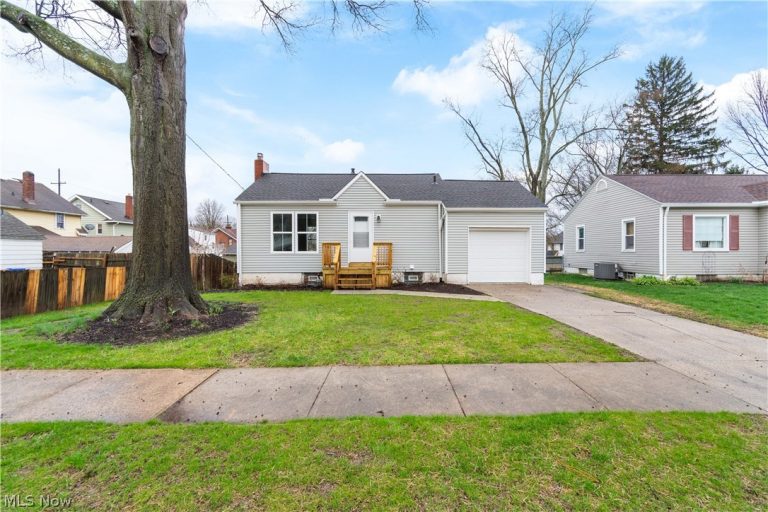 1824 17th Street, Cuyahoga Falls, OH - Photo 2