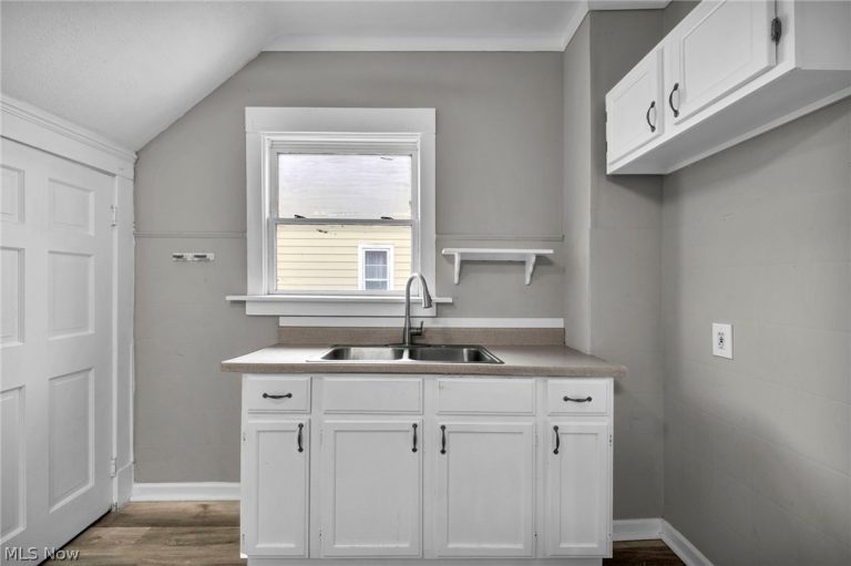 127 35th Street, Lorain, OH - Photo 8