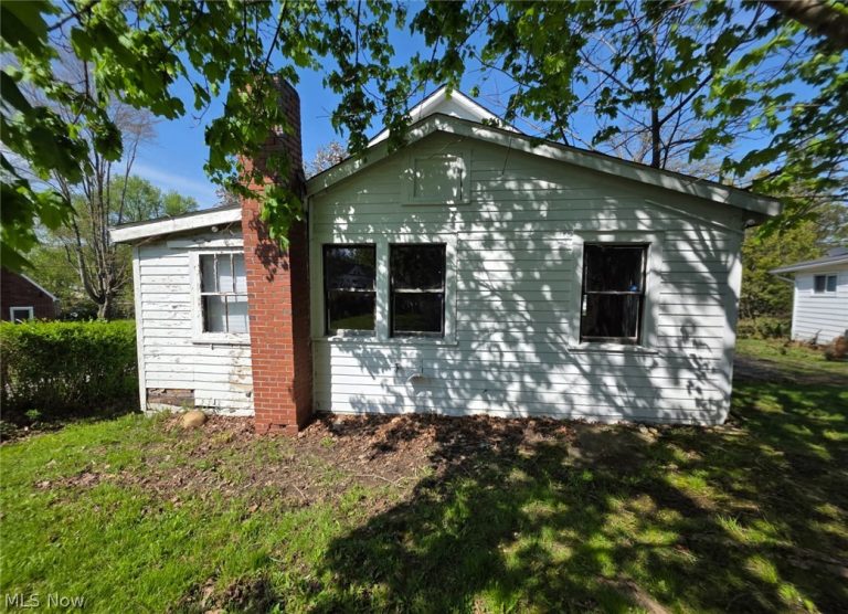 447 Diamond Street, Ravenna, OH - Photo 2