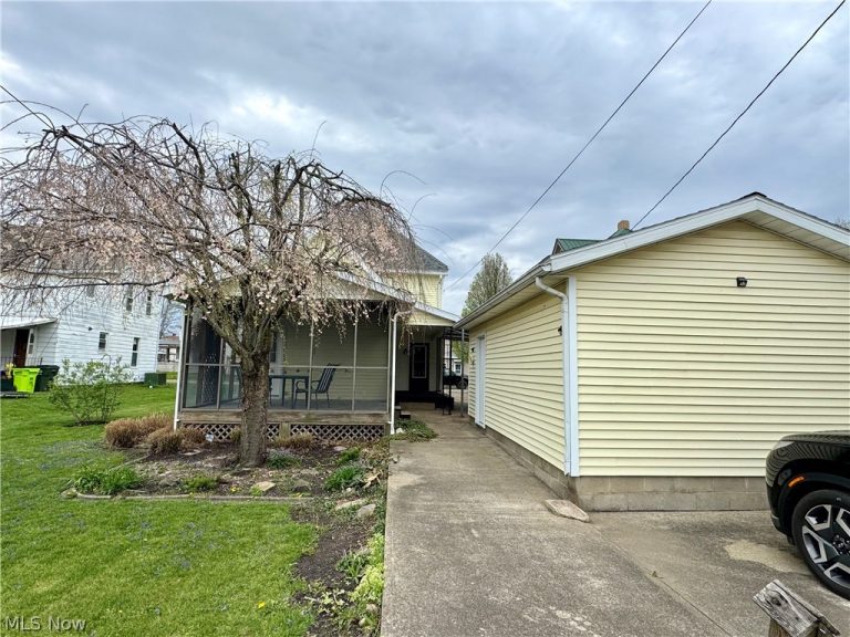 1011 Adams Street, Coshocton, OH - Photo 4