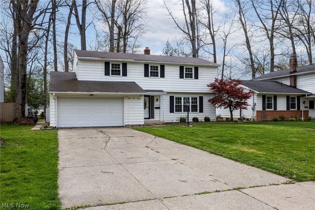 4590 Brendan Lane, North Olmsted, OH