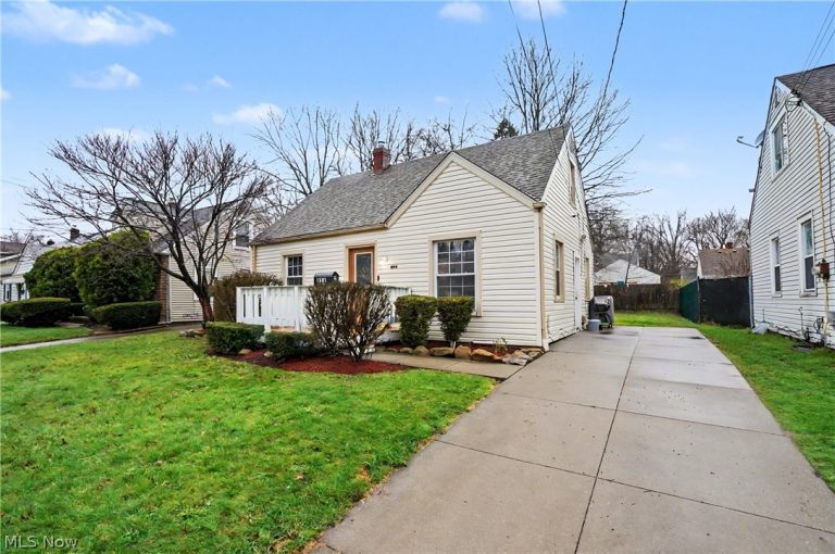 834 Sarcee Avenue, Akron, OH - Photo 3