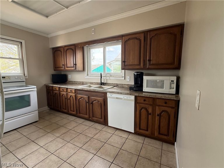 809 33rd Street, Vienna, WV - Photo 8