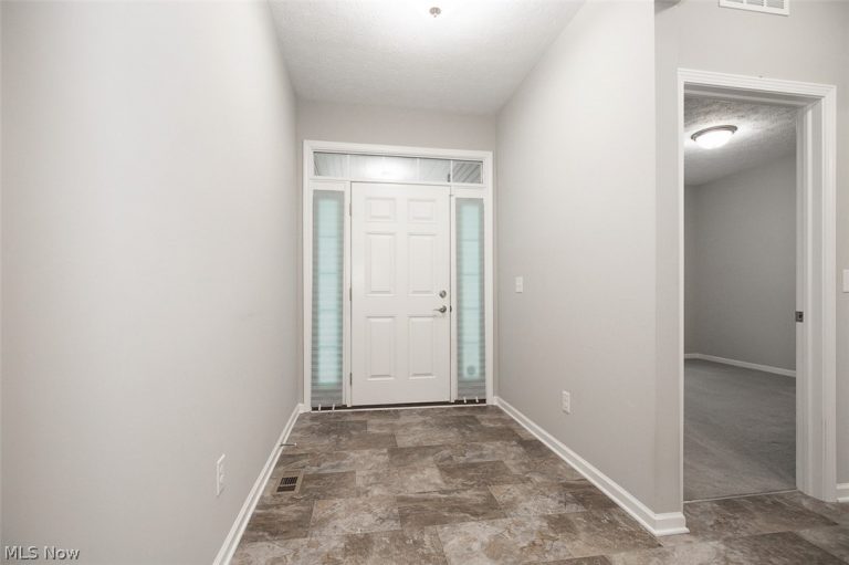 6584 Amber Way, North Ridgeville, OH - Photo 3