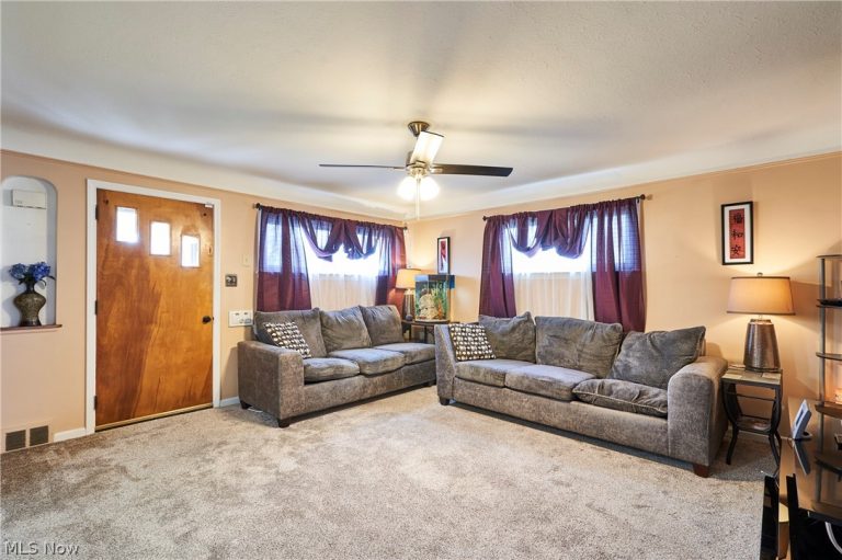 13203 Woodward Boulevard, Garfield Heights, OH - Photo 6