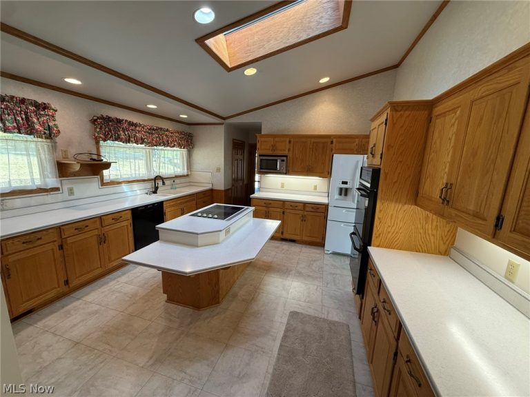 2902 Downeys Hill Drive, Dover, OH - Photo 6