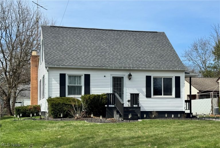 1905 Monticello Avenue, Warren, OH - Photo 2