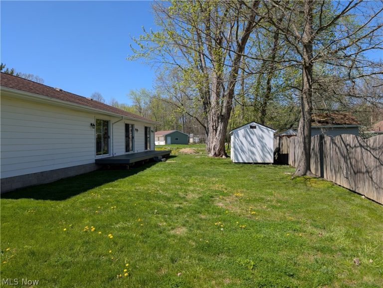 17604 Olive Avenue, Lake Milton, OH - Photo 8
