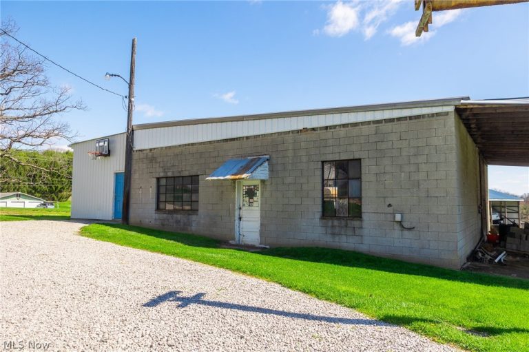9050 Freeman Road, Lisbon, OH - Photo 8