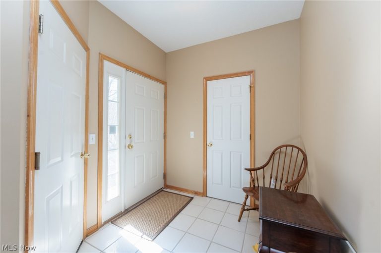 18608 Southporte Drive, Strongsville, OH - Photo 5