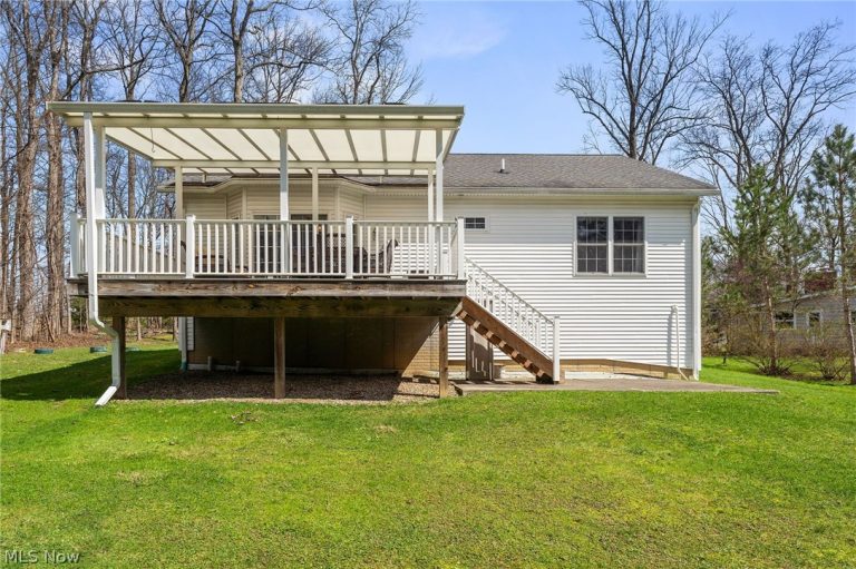 13360 Green Drive, Chesterland, OH - Photo 2
