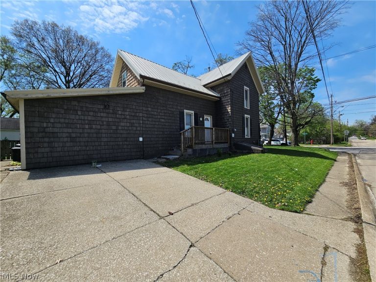 560 Broadway Street, Medina, OH - Photo 6