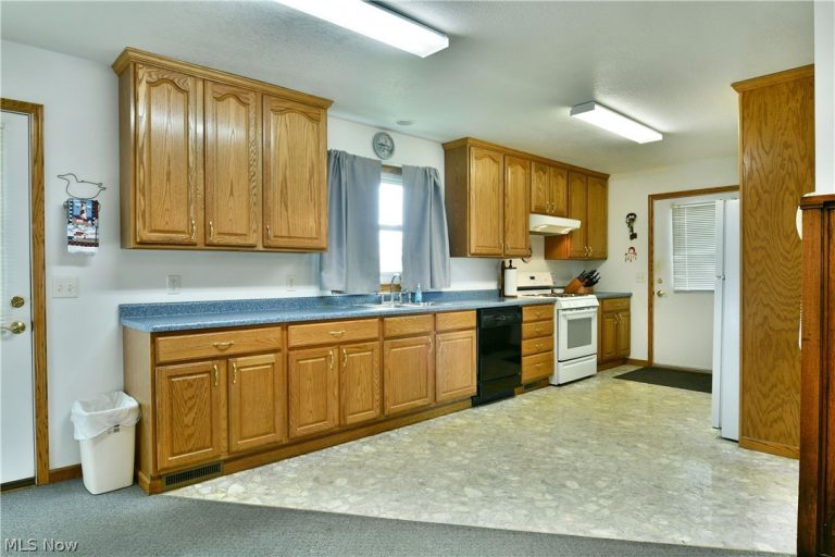 3391 Lyntz Townline Road, Warren, OH - Photo 6