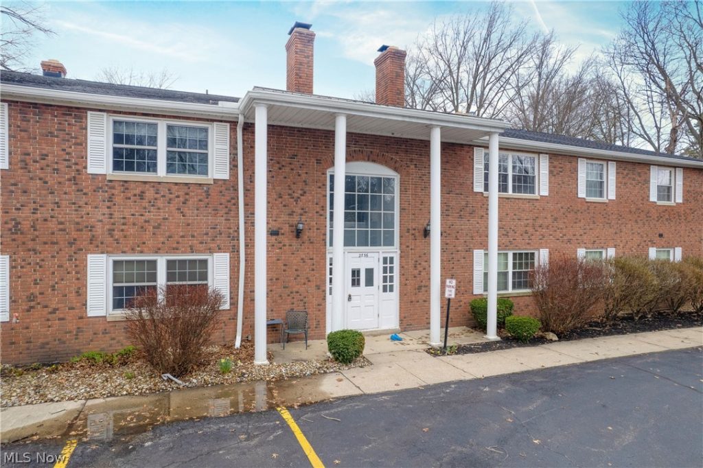 2736 Pease Drive #215N, Rocky River, OH