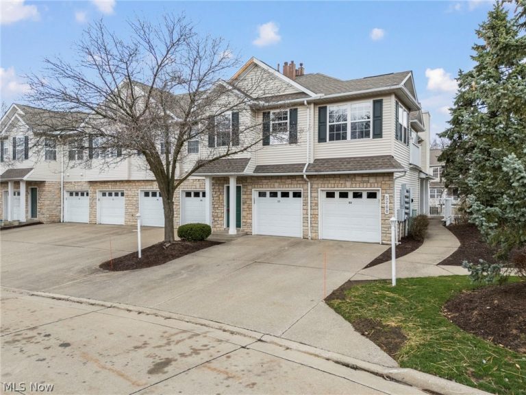 5200 Heather Field Circle #C2, Parma, OH, 44134
