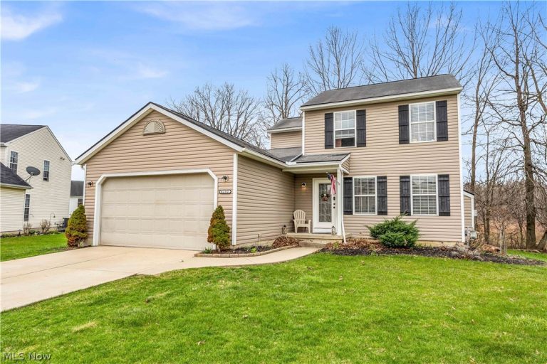 6252 Breezeway Drive, North Ridgeville, OH - Photo 2