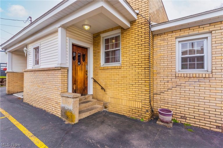 802 Standard Avenue, Masury, OH - Photo 6